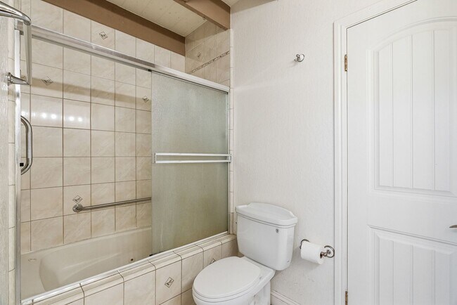 Building Photo - Sun-Filled 2BR/2BA Upper Home with Large Decks & Hardwood Floors in Aptos