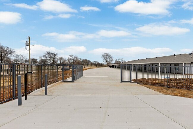 Building Photo - 8092 County Rd 604