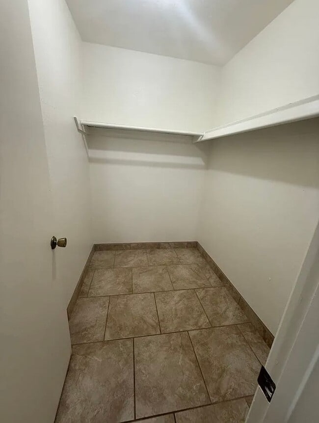 Building Photo - Cozy and convenient 2 bedroom home