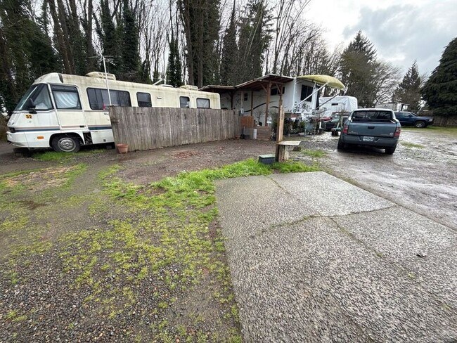 Building Photo - 3010 Phyllis St NE