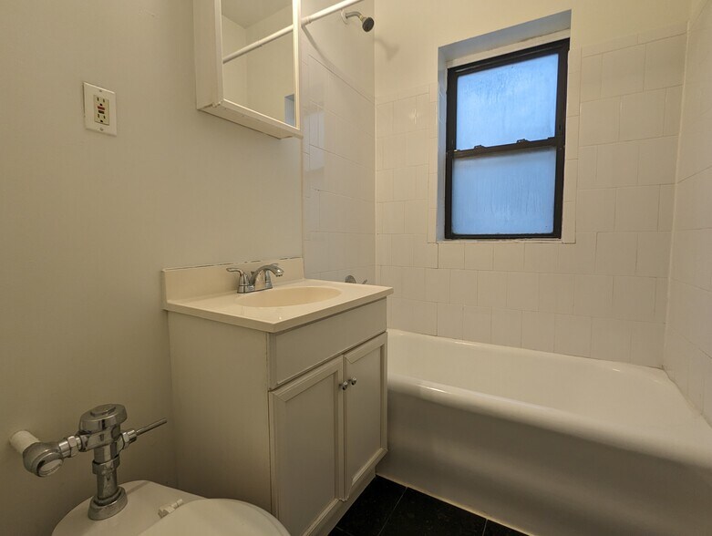 Building Photo - 537 W Arlington Pl