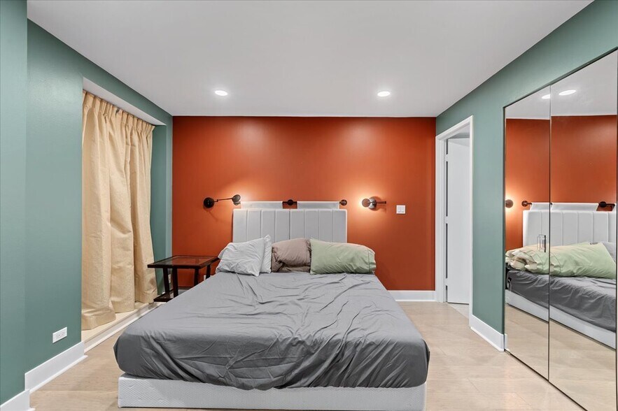 Building Photo - 40 E Delaware Pl