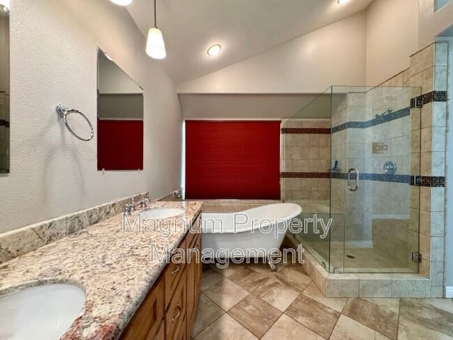 Building Photo - 25483 Blackthorne Dr