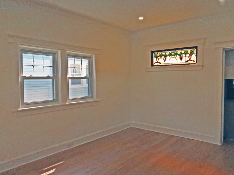 Building Photo - 1286 Oakwood Ave