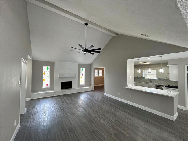 Building Photo - 1601 Washington Dr