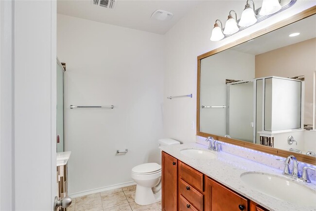 Building Photo - 868 Water Hyacinth Loop