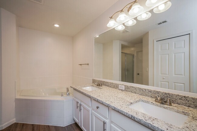 Building Photo - 669 Madrid Dr