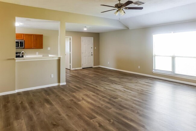 Building Photo - 5207 Riverwood Dr