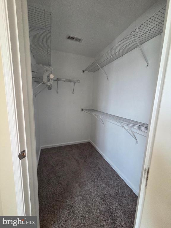 Building Photo - 2102 E Oak Rd