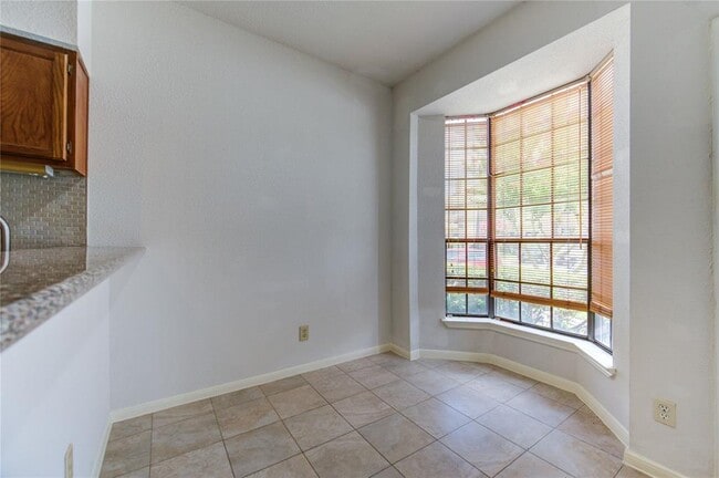 Building Photo - 2121 El Paseo St