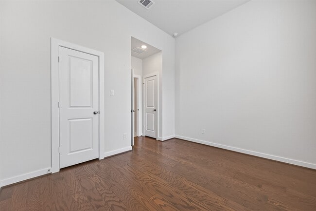 Building Photo - 212 Milas Cv
