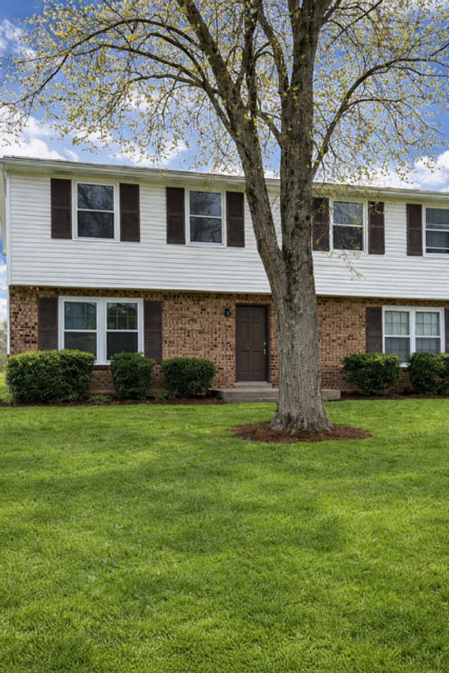 Building Photo - Prime Bellevue Location! 3-Bed Townhouse with 1.5 Baths