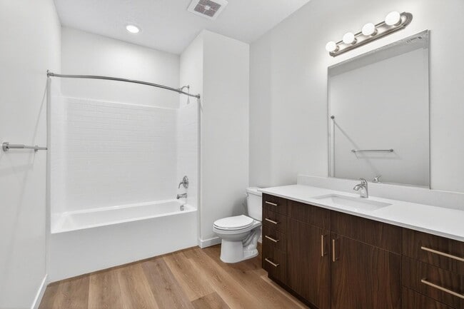 Building Photo - 983 W State St