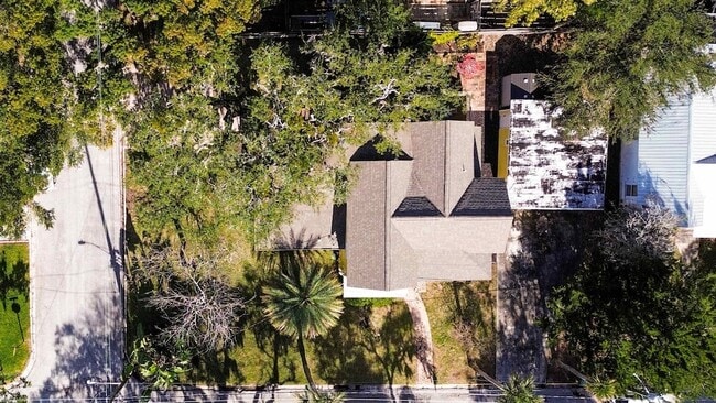 Building Photo - 14 Sanchez Ave