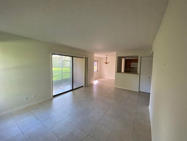 Building Photo - 2BD/2BA Condo