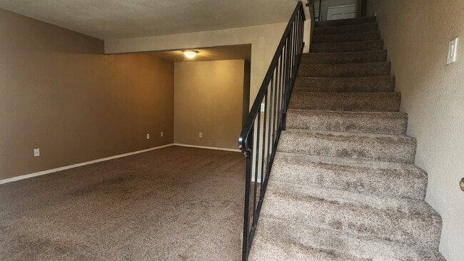 Building Photo - "Charming 2-Bedroom Retreat with modern co...