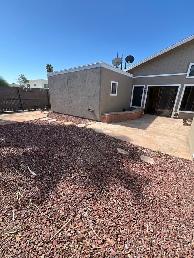 Building Photo - 6368 N Willowhaven Dr