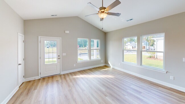 Building Photo - Midtown Oaks 12