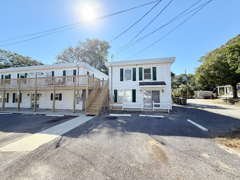 Primary Photo - 120 N Pinewood Dr