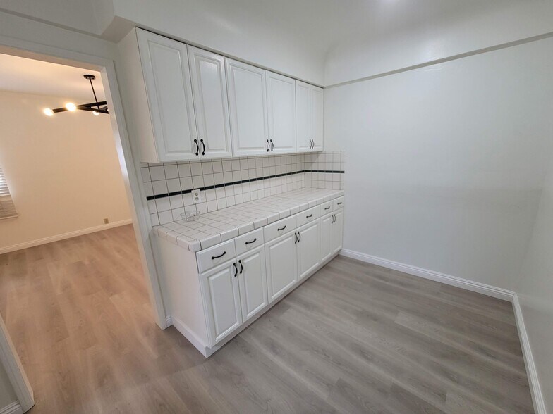 Building Photo - 2321 Veteran Ave