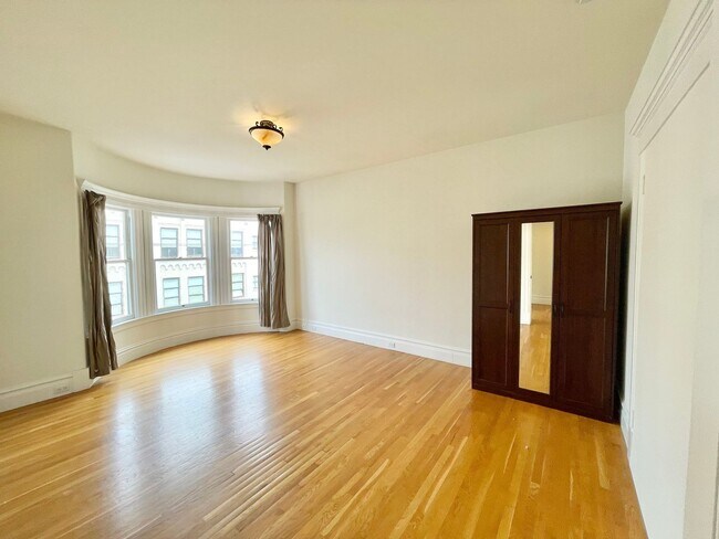 Building Photo - HUGE Top Floor Edwardian 4BR/1.5BA  Flat w...