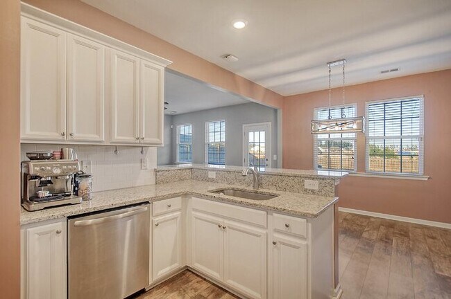 Building Photo - 838 Redbud Ln