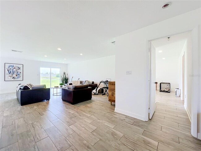 Building Photo - 5501 Memorial Dr