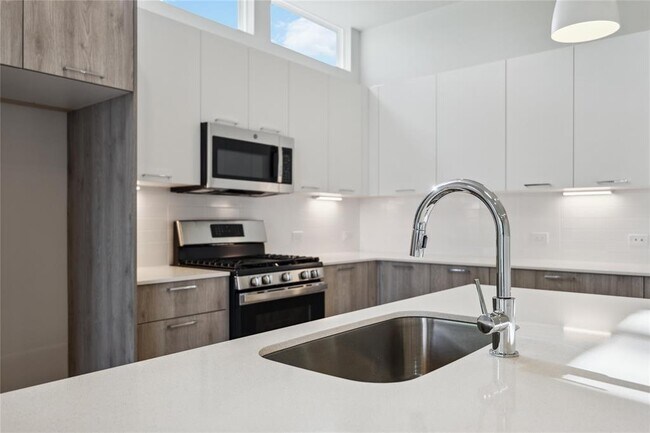 Building Photo - 5314 Suez St
