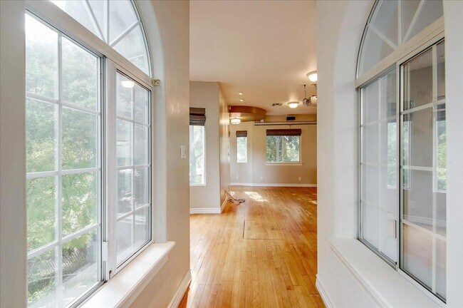 Building Photo - 8527 Wonderland Ave