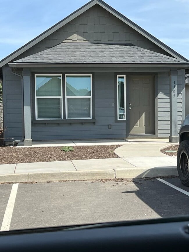Building Photo - 1505 SW 36th Loop