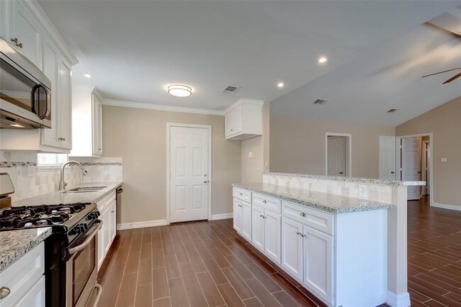 Building Photo - 12010 Mulholland Dr