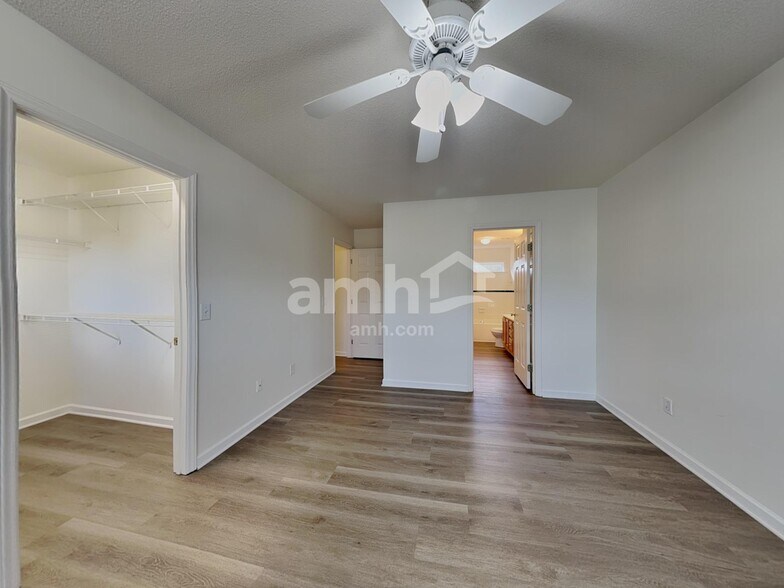 Building Photo - 5520 Bridgegate Dr
