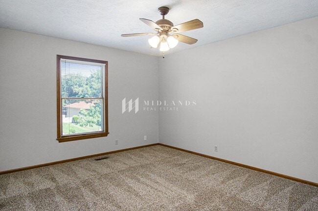 Building Photo - 4 Bedroom Papillion Home!