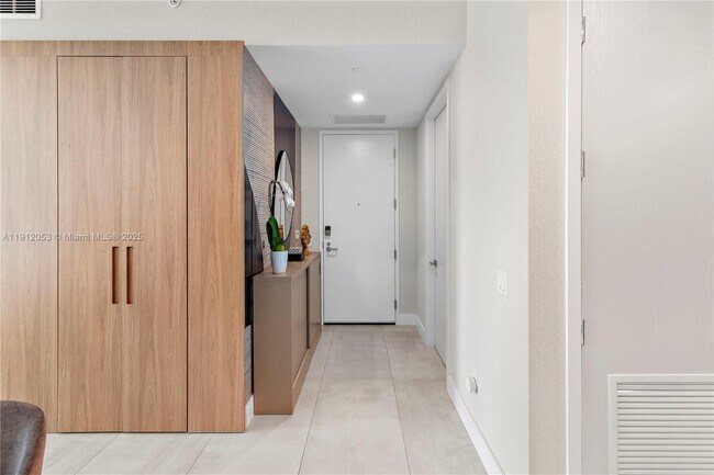 Building Photo - 17550 Collins Ave