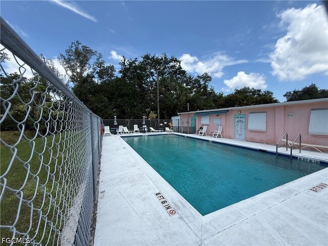 Building Photo - 12120 Cactus Dr