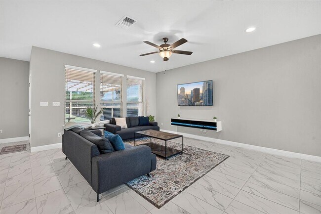 Building Photo - 15820 Celosia St