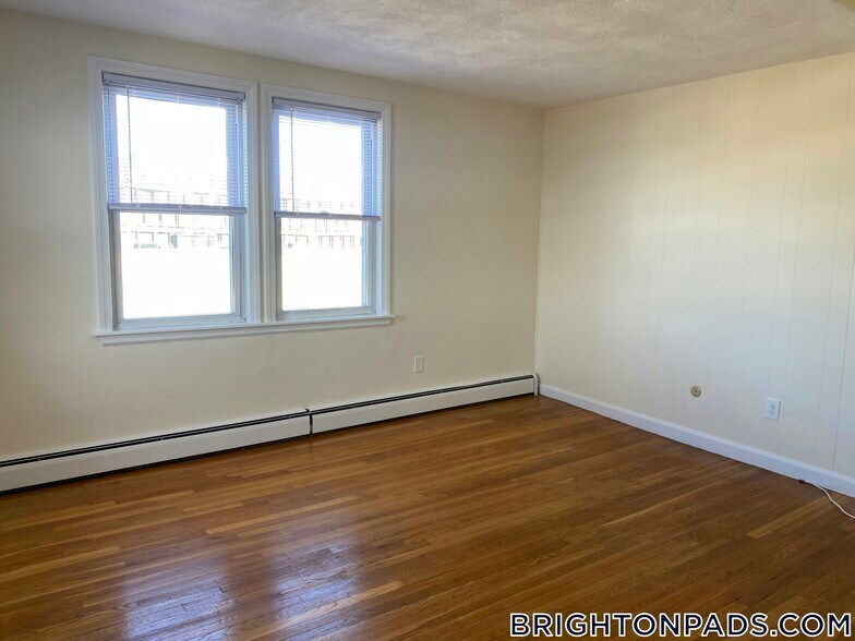Building Photo - 180 N Beacon St