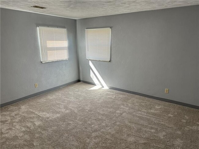 Building Photo - 728 N Pike Rd