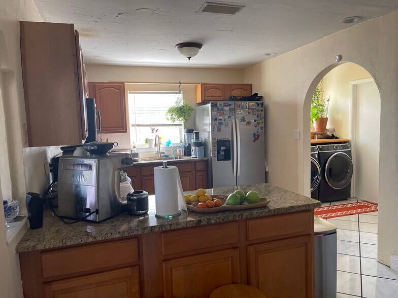 Building Photo - 2906 Sandpointe Dr