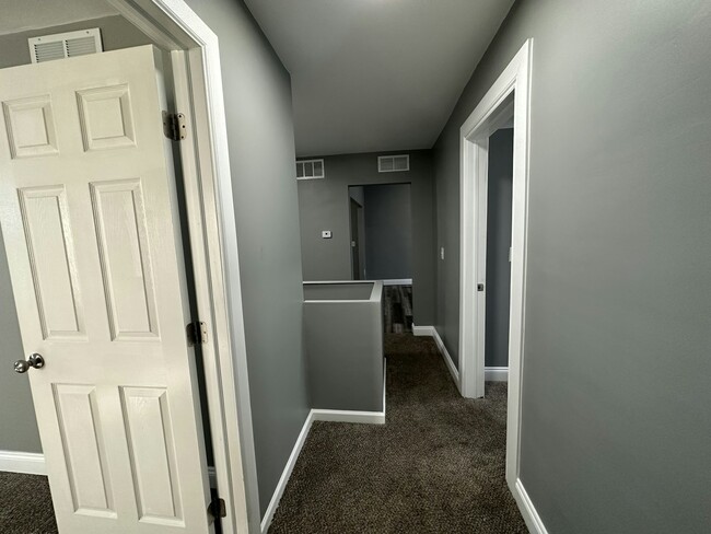 Building Photo - 225 N 6th St