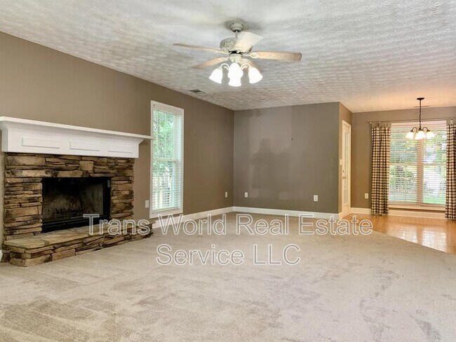 Building Photo - 4442 Keenly Valley Dr NE