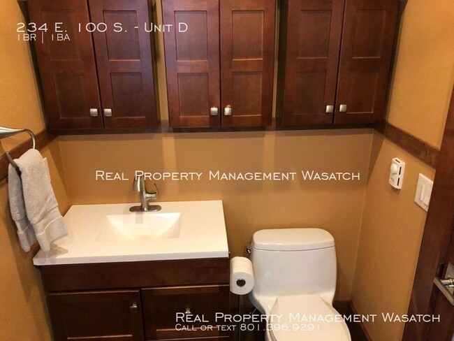 Building Photo - 1 Bedroom 1 Bathroom Unit at The Hollywood!
