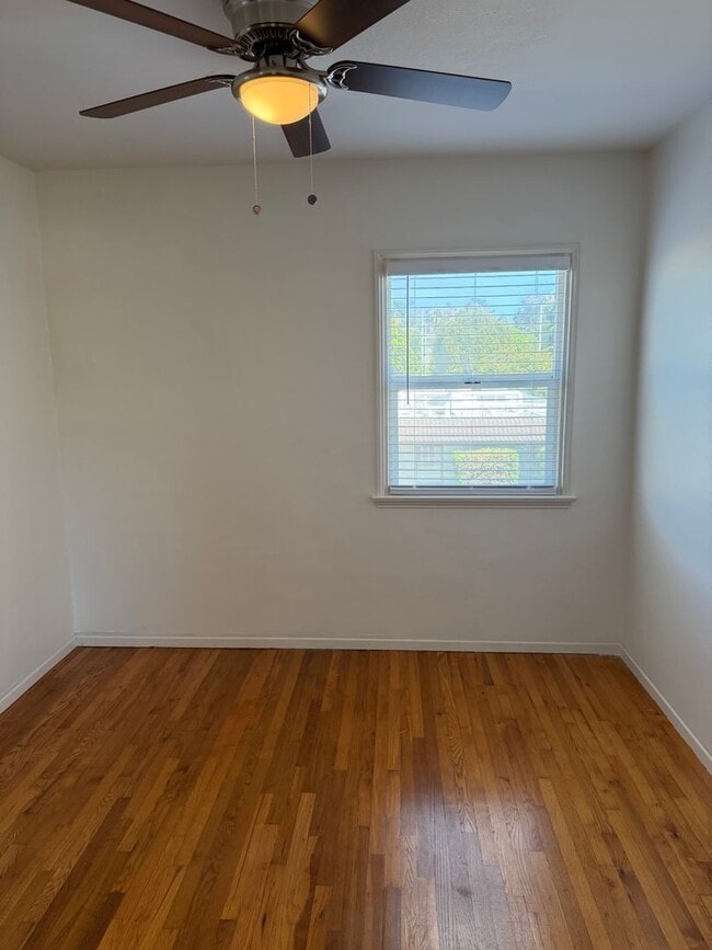 Building Photo - 3805 Voltaire St