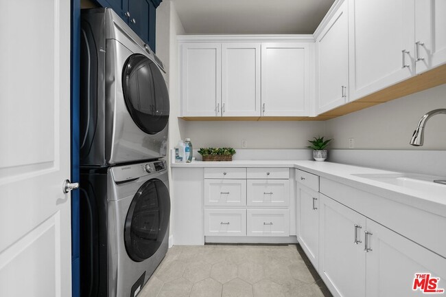 Building Photo - 105 Via Salamanca