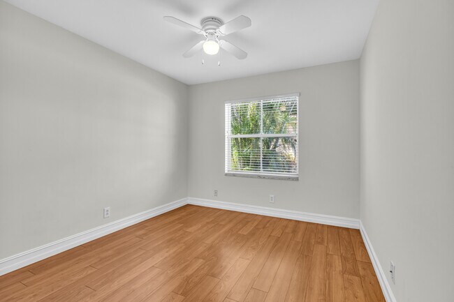 Building Photo - 1579 Banyan Way