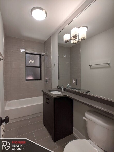 Building Photo - 701 W Brompton Ave
