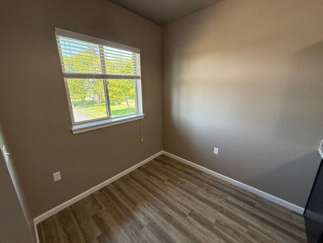 Building Photo - 4225 Hawthorne Ave NE