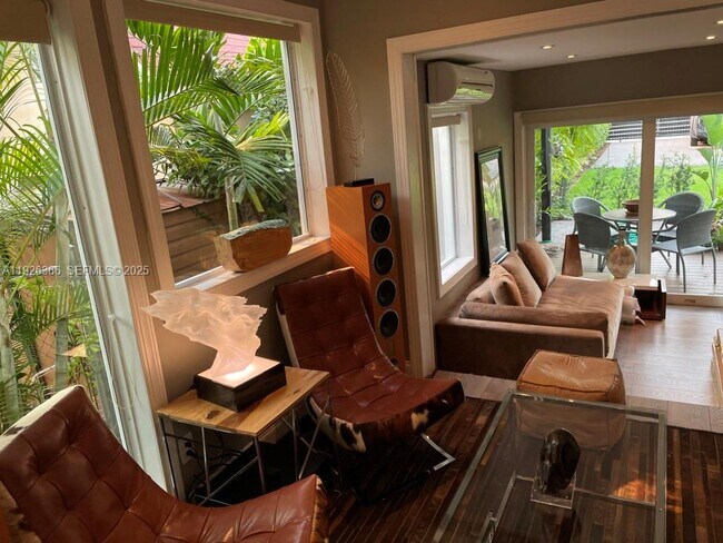 Building Photo - 2654 SW 25th Ter