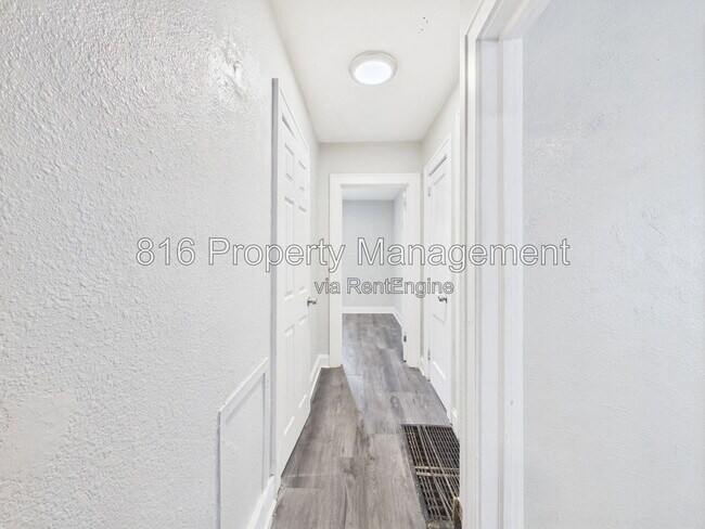 Building Photo - 3310 Tracy Ave