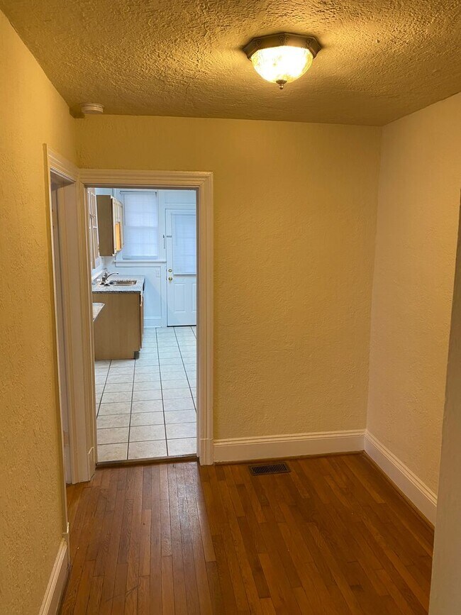 Building Photo - 208 N Nansemond St